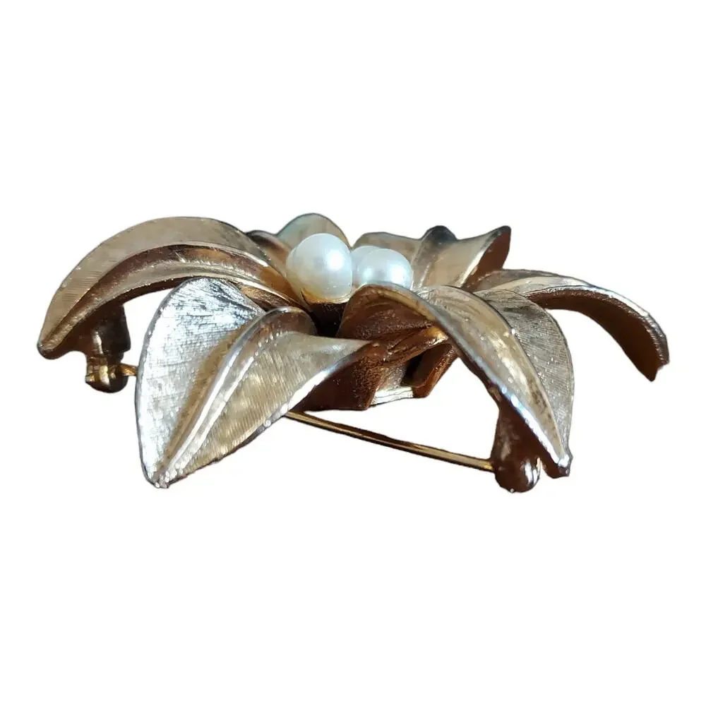ART Arthur Pepper Gold Tone Faux Pearl Vintage Flower Brooch Pin 1950s MCM